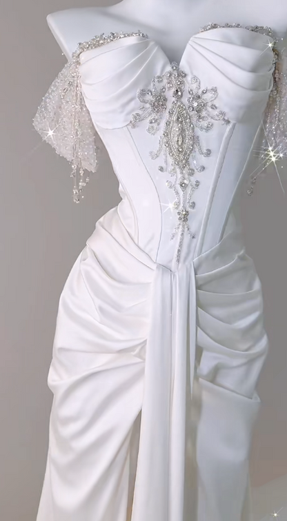Vestido de noche largo con escote corsé y hombros descubiertos, elegante y elegante vestido de fiesta de satén con cuentas y abertura ED03577