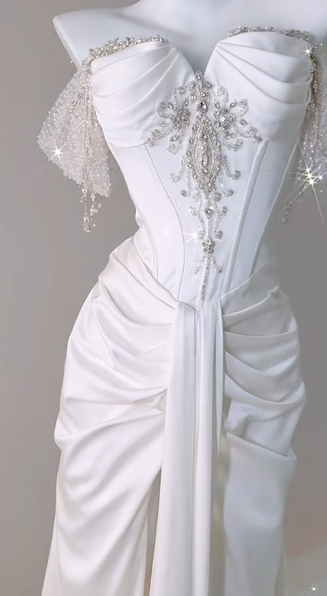 Vestido de noche largo con escote corsé y hombros descubiertos, elegante y elegante vestido de fiesta de satén con cuentas y abertura ED03577