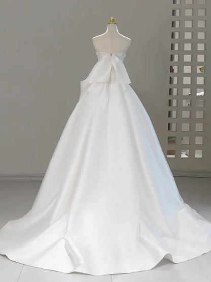 Vestido de fiesta largo de satén blanco con escote en forma de A y escote corazón ED037