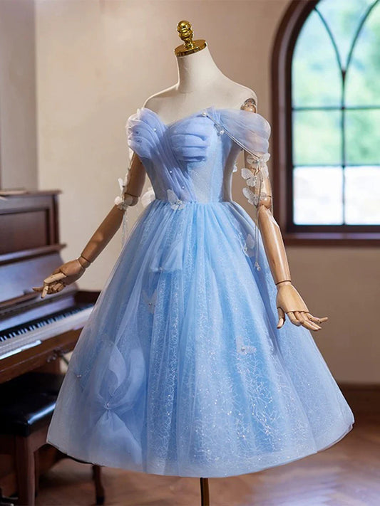 Vestido de fiesta corto azul con escote corazón, hombros descubiertos y cuentas, ED048