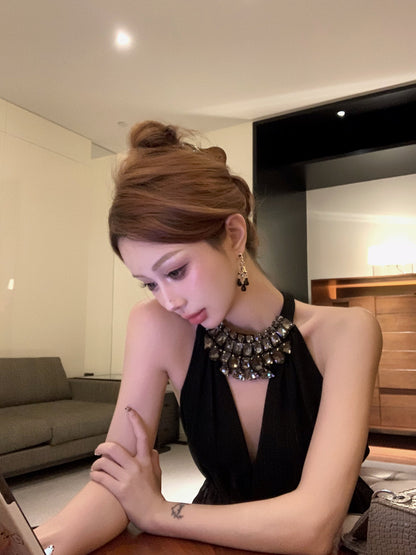 Vestido de cumpleaños negro con escote en V y corte halter de rombos franceses ED0517