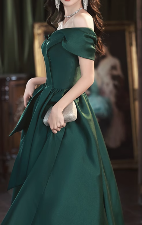 Vestido de fiesta largo de satén verde con hombros descubiertos y corte en A, vestido formal largo verde ED0575