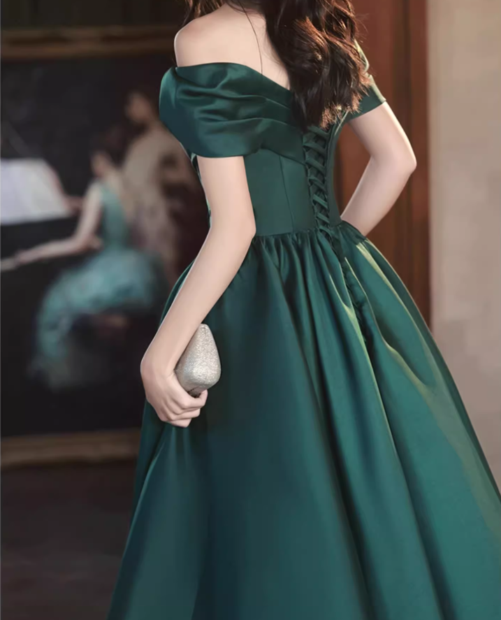 Vestido de fiesta largo de satén verde con hombros descubiertos y corte en A, vestido formal largo verde ED0575