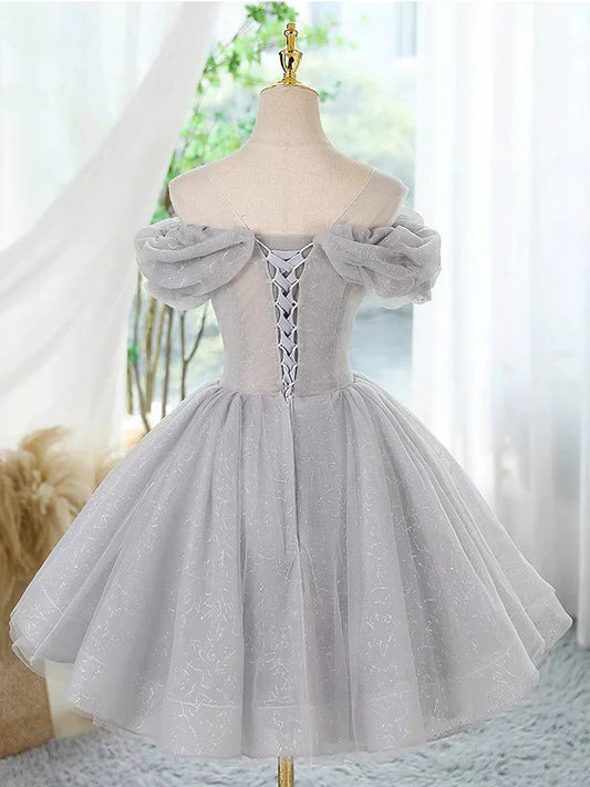 Vestido de fiesta corto gris con lentejuelas, encaje, tul y hombros descubiertos, corte A y cuentas ED0579