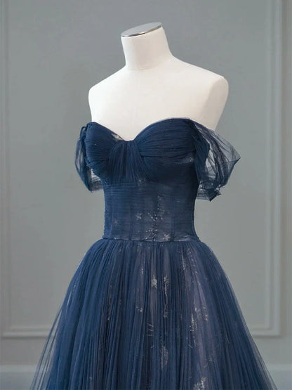 Vestido de fiesta largo azul oscuro con encaje de tul y hombros descubiertos ED062