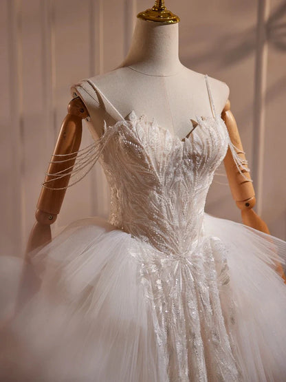 Vestido de fiesta largo beige con escote corazón, tul, apliques de encaje y cuentas ED069