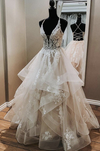Elegante vestido de novia de tul con encaje, escote en V, espalda descubierta y apliques