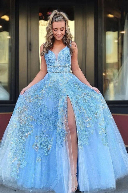 Elegantes vestidos de fiesta y de noche azules con escote en V, apliques de encaje y corte en A.