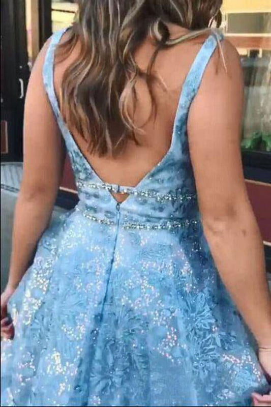 Elegantes vestidos de fiesta y de noche azules con escote en V, apliques de encaje y corte en A.