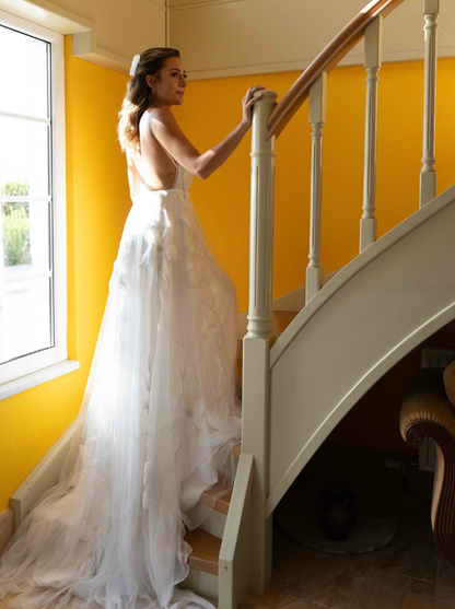 Elegant A Line Spaghetti Strap Appliques Tulle Long Sweep Open Back Wedding Dress SH2284