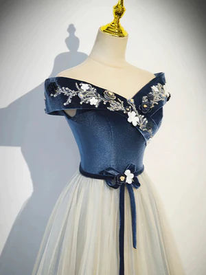 Delicado vestido de fiesta largo de tul en terciopelo azul marino con hombros descubiertos y cintura floreada, vestidos de noche formales largos GG057
