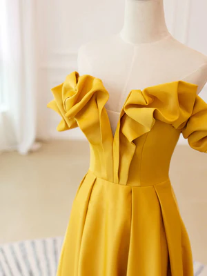 Nuevos y elegantes vestidos de fiesta largos amarillos con pliegues y hombros descubiertos, vestidos de noche formales de satén amarillo GG070