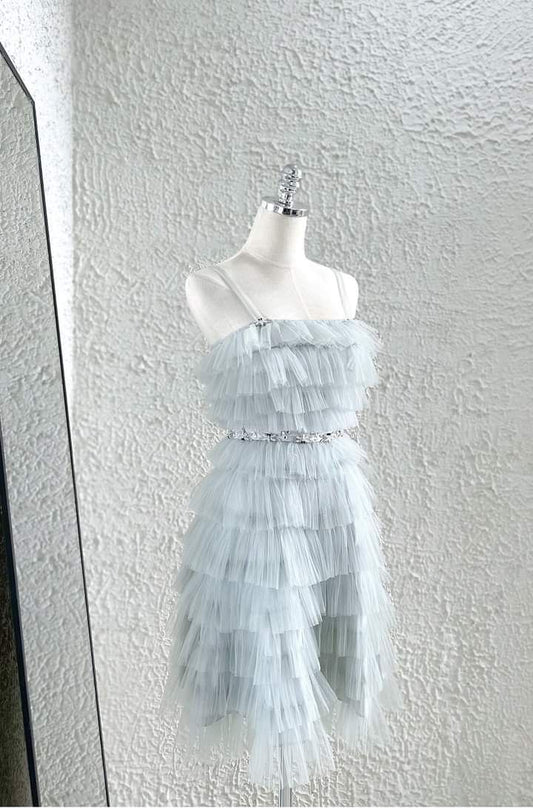 Vestido corto de fiesta, de tul, con escote en A y tirantes finos, con capas y cinturón, ideal para el regreso a casa o para la noche GG1186