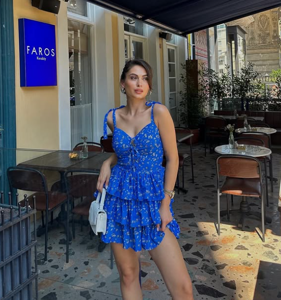 Vestido de fiesta corto elegante de satén con tirantes finos, corte en A y estampado escalonado, vestido de noche GG1502