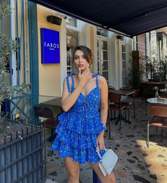 Vestido de fiesta corto elegante de satén con tirantes finos, corte en A y estampado escalonado, vestido de noche GG1502