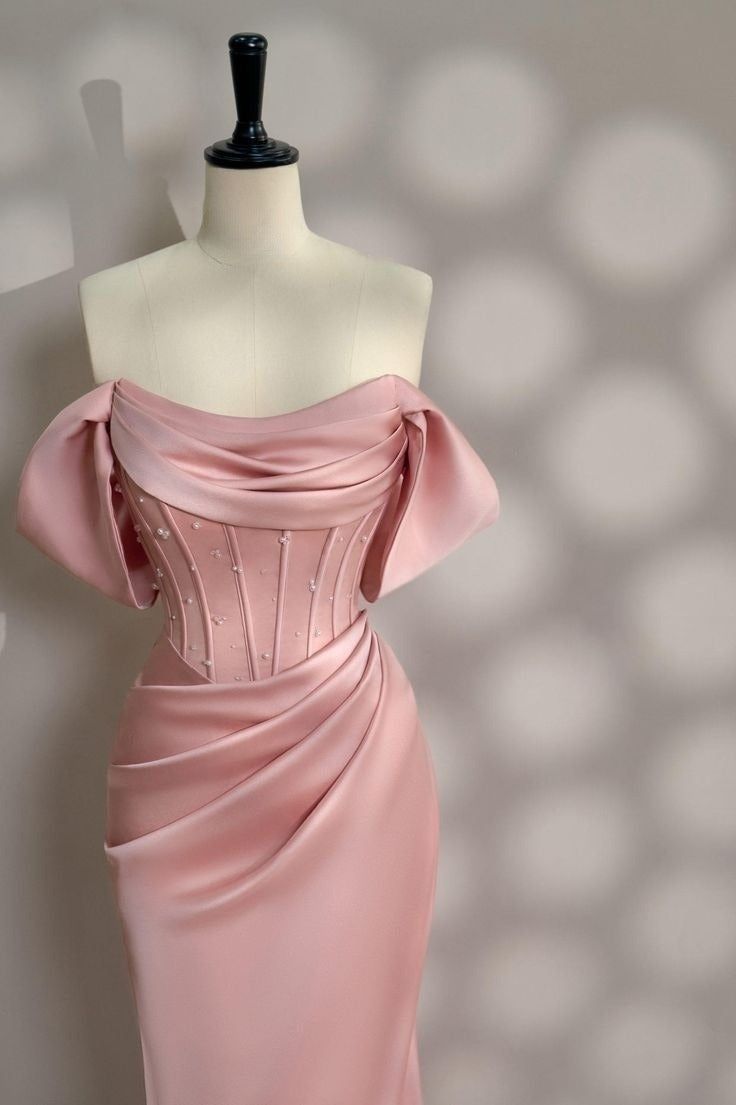Elegante vestido de fiesta largo plisado de satén rosa con hombros descubiertos y corte sirena, vestido de noche GG1753