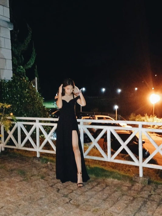 Hermoso vestido de fiesta largo de satén negro con hombros descubiertos y abertura, vestido de noche GG2135