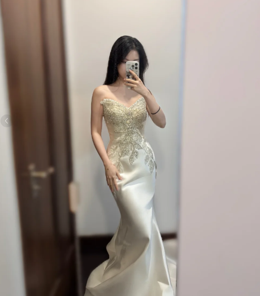 Precioso vestido de fiesta largo de satén con cuentas y corte sirena, sin tirantes, para graduación, noche, GG2534