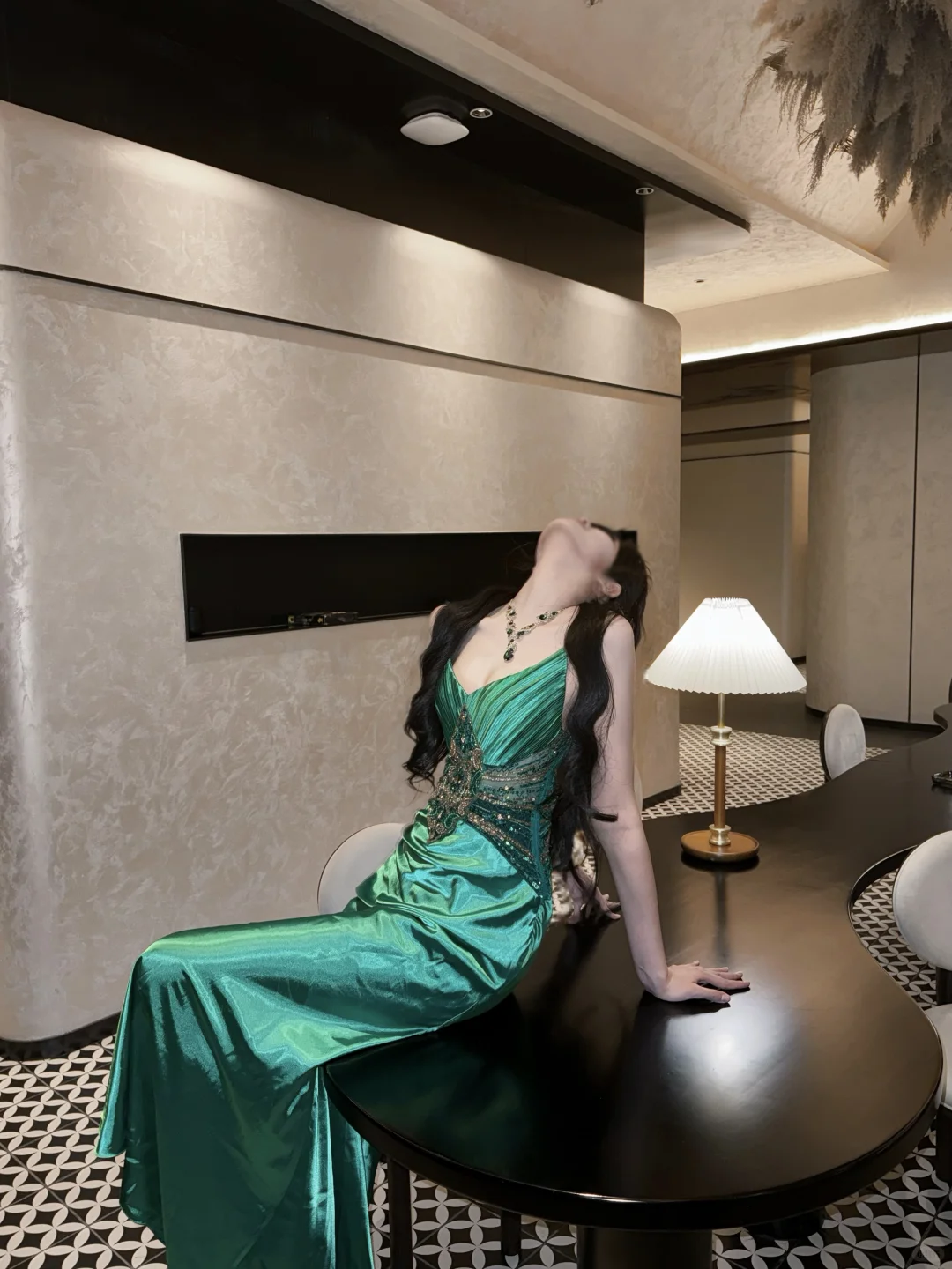 Vestido largo vintage de sirena con tirantes finos, de satén verde y cuentas, para fiesta de graduación o de noche, GG2593