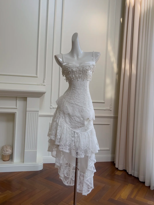 Impresionante vestido largo de fiesta, de noche y satén blanco con tirantes finos y encaje con cuentas GG2613