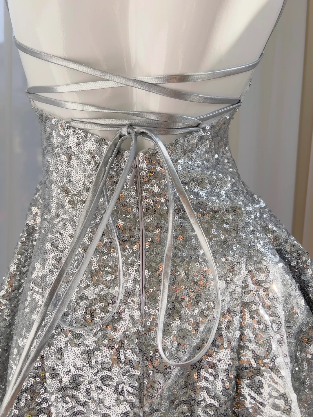 Vestido de fiesta corto con lentejuelas plateadas, corte A brillante, estilo halter, para regreso a casa y cumpleaños GG2622