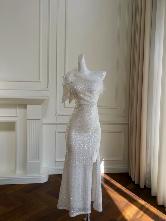 Vestido largo vintage de sirena con un solo hombro, de satén blanco, con lentejuelas y abertura en la espalda, para fiesta de graduación o de noche GG2663