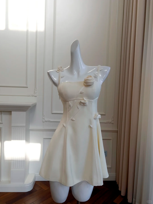 Vestido corto de satén con tirantes finos, corte en A, flores, para fiesta de graduación, fiesta de bienvenida y cumpleaños GG2681