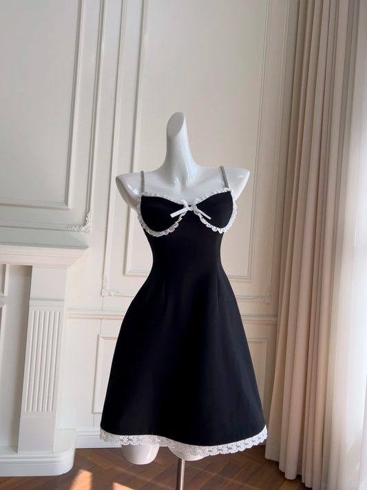 Elegante vestido de fiesta corto de satén negro con tirantes finos, corte A, para regreso a casa y cumpleaños GG2696