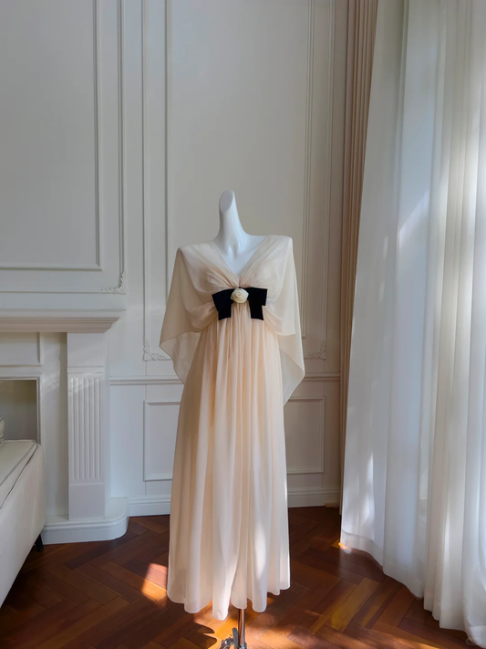 Impresionante vestido largo de fiesta, de noche y de graduación en gasa color champán con tirantes finos, corte en A y capa GG2710