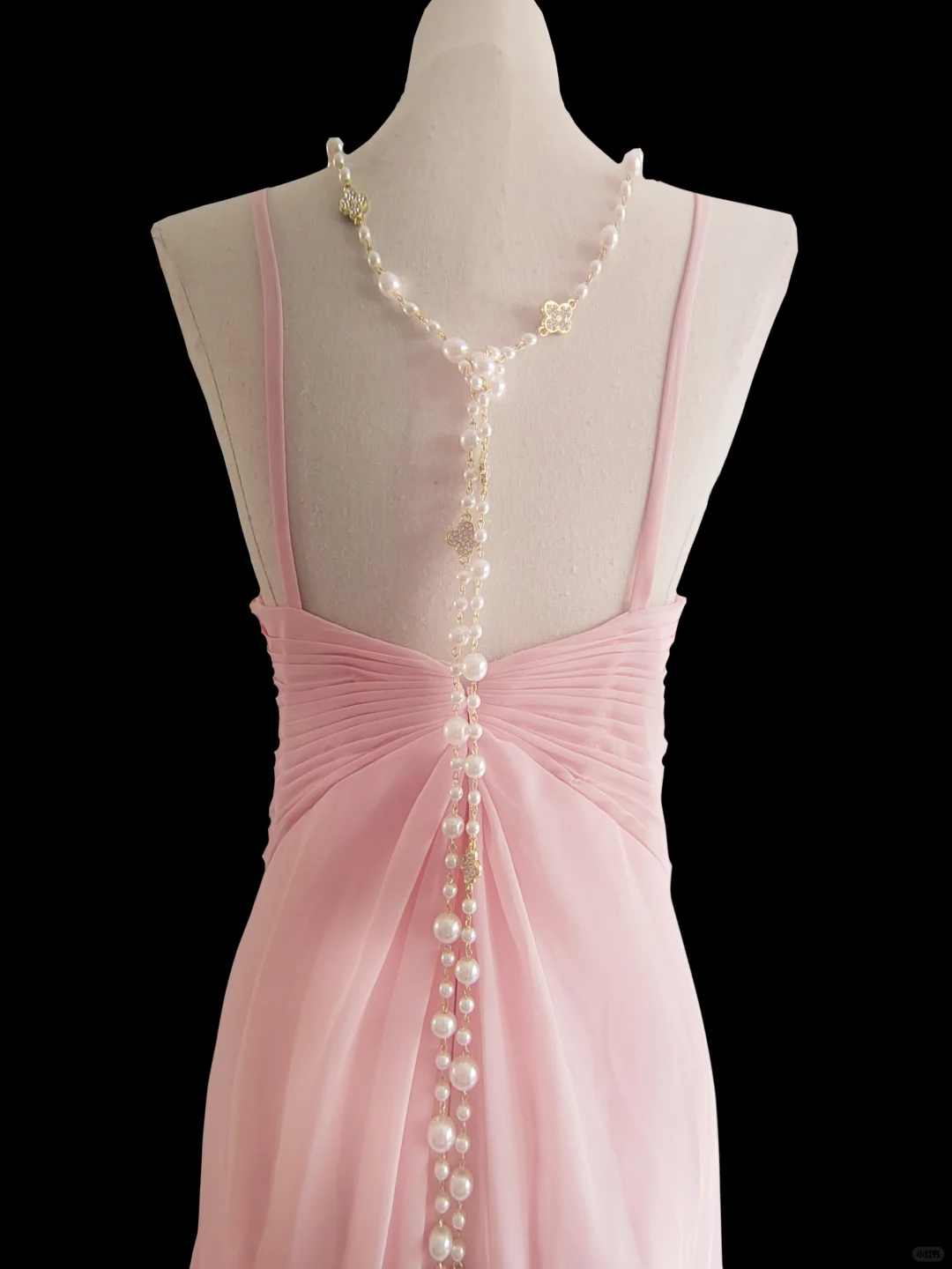 Vestido largo de gasa rosa con cuello halter y corte sirena, ideal para fiesta de graduación o de noche (GG2738)