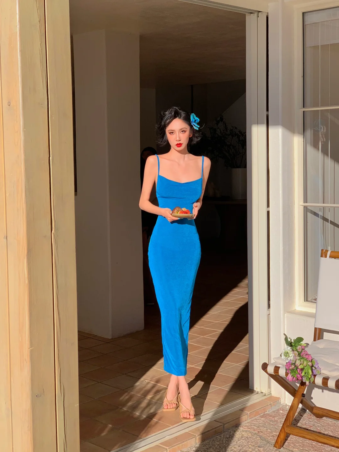 Hermoso vestido de fiesta largo de satén azul con tirantes finos y corte sirena, GG2764