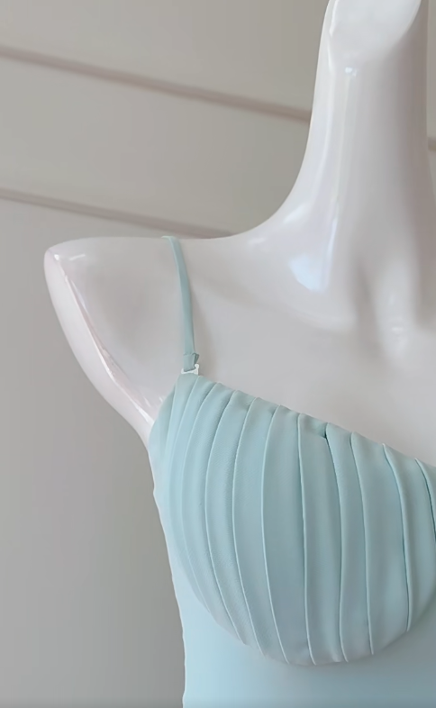 Elegante vestido largo plisado de satén azul claro con tirantes finos, corte A, para fiesta de graduación o noche (GG2776)