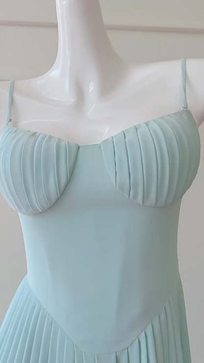 Elegante vestido largo plisado de satén azul claro con tirantes finos, corte A, para fiesta de graduación o noche (GG2776)