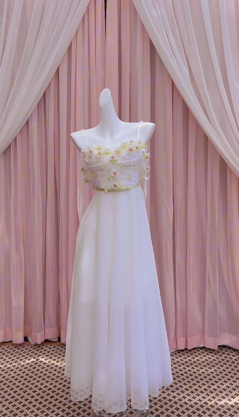 Vestido largo de fiesta, de noche y corte A con tirantes finos de tul blanco y apliques GG2786