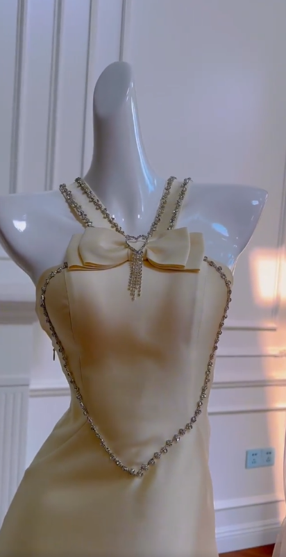 Vestido de fiesta corto de satén con cuello halter y cuentas, corte A, para regreso a casa y cumpleaños GG2815