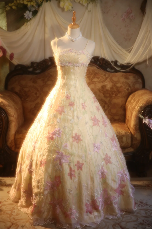 Hermoso vestido largo de fiesta, de noche y de satén amarillo pastel con tirantes finos y apliques de cuentas GG2871