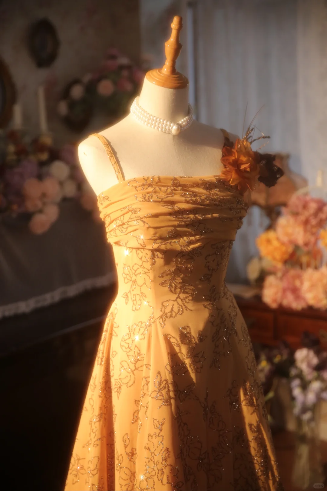 Vestido largo elegante de satén con tirantes finos, corte A y cuentas, para fiesta de graduación o de noche (GG2882)