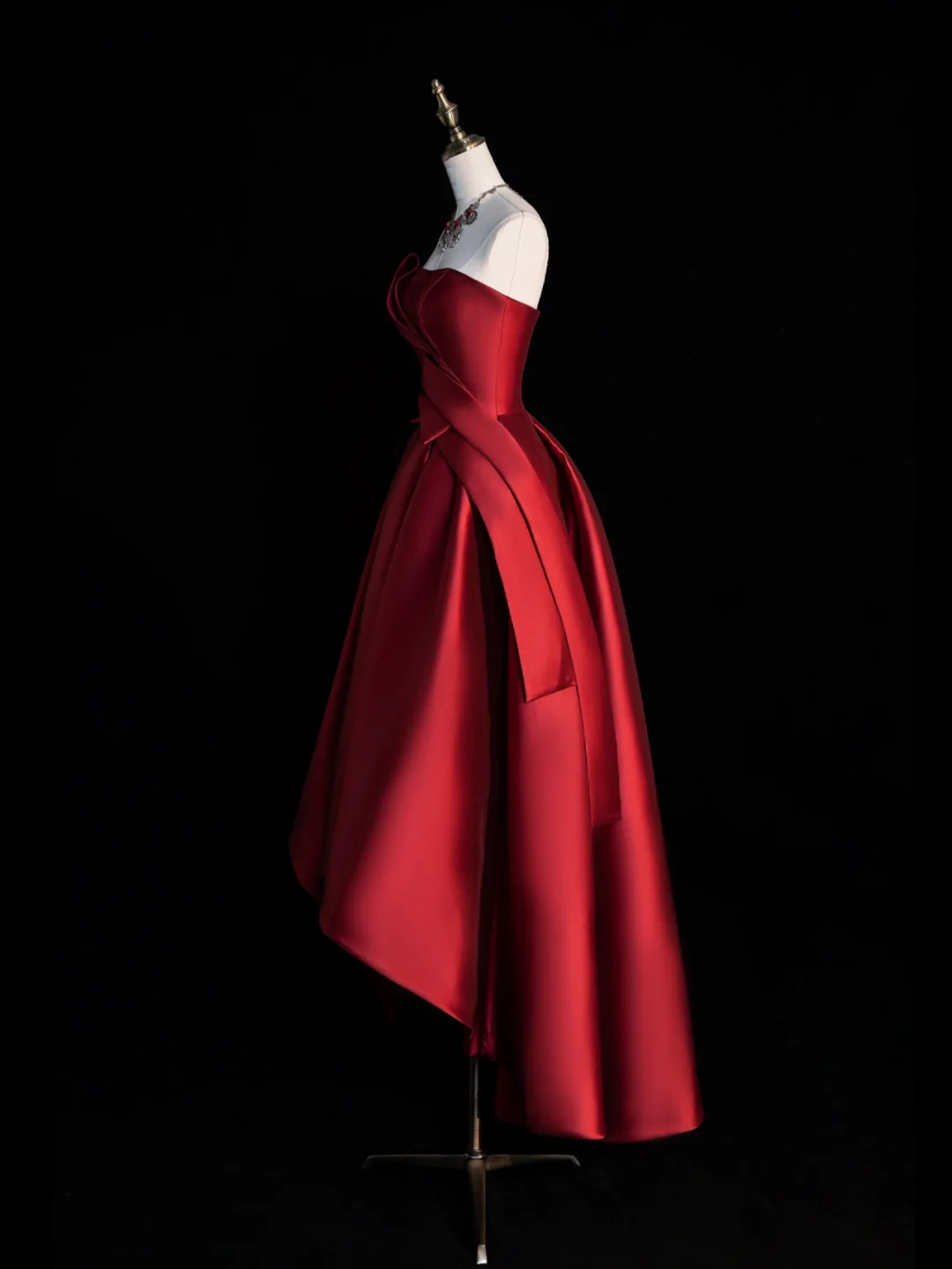 Elegante vestido de fiesta largo de satén rojo sin tirantes, corte A, para fiesta de graduación o noche GG2889