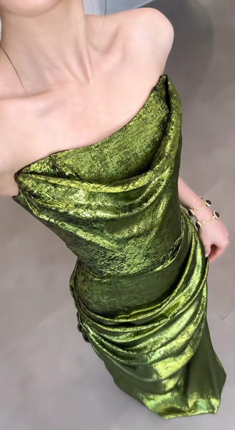 Elegante vestido de fiesta largo plisado de satén verde sin tirantes, corte sirena, para fiesta de graduación o de noche GG2914