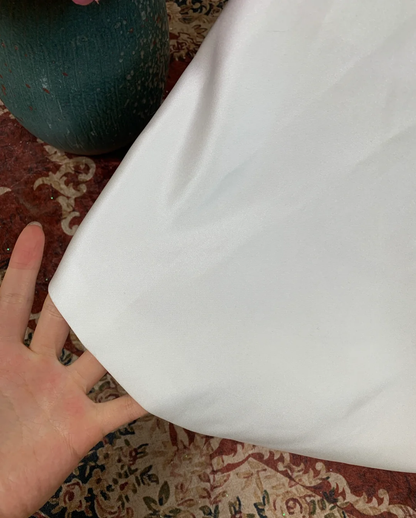 Elegante vestido largo de satén blanco con hombros descubiertos, corte en A, para fiesta de graduación o de noche GG2933