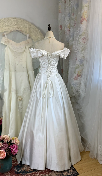 Elegante vestido largo de satén blanco con hombros descubiertos, corte en A, para fiesta de graduación o de noche GG2933