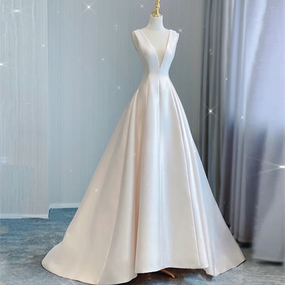 Vestido de novia largo elegante de satén con escote en V y lazo en la espalda GG2951