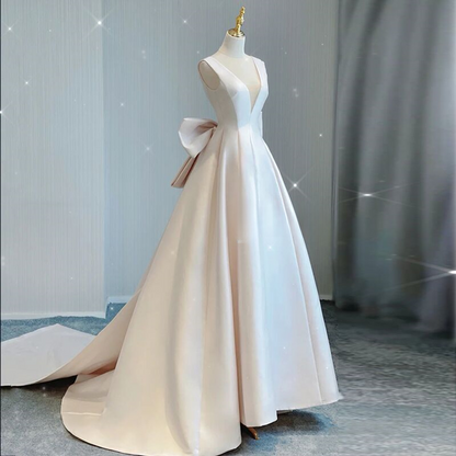 Vestido de novia largo elegante de satén con escote en V y lazo en la espalda GG2951