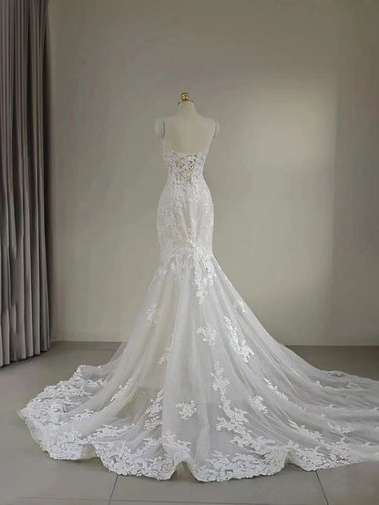 Vestido de novia largo de tul blanco con hombros descubiertos y elegante corte sirena GG2967