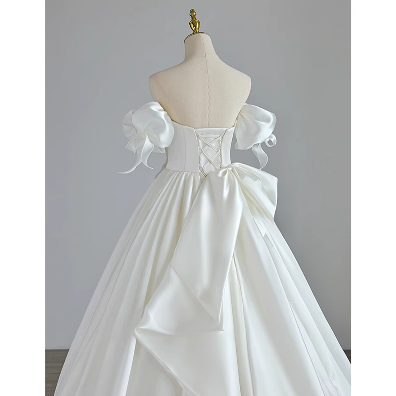 Elegante vestido de novia largo de tul satinado blanco con hombros descubiertos GG2968