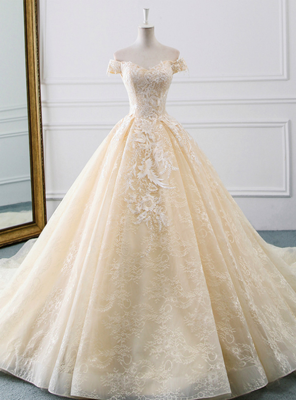 Vestido de novia largo clásico con hombros descubiertos, tul champán, apliques de encaje y cola, GG2970