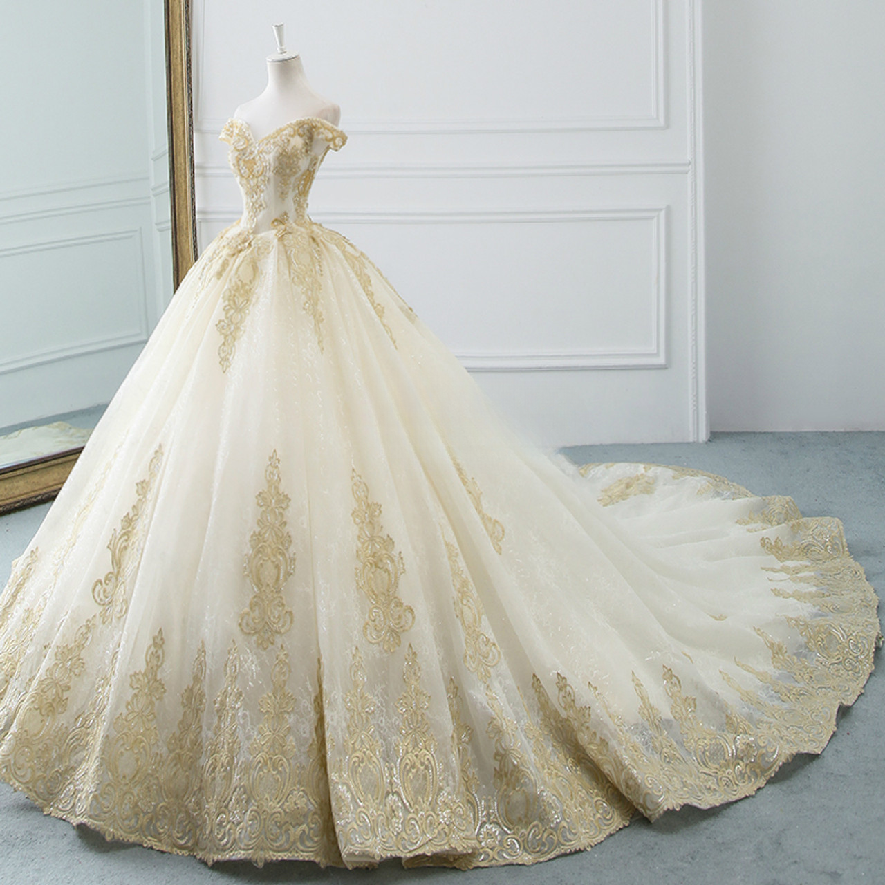 Timeess Ball Gown Off The Shoulder Tulle Lace Applique Long Wedding Dress GG2972