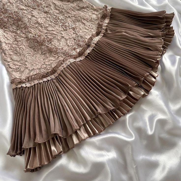 Vestido de fiesta corto de satén marrón con tirantes finos, corte en A, encaje, para regreso a casa y cumpleaños GG3069