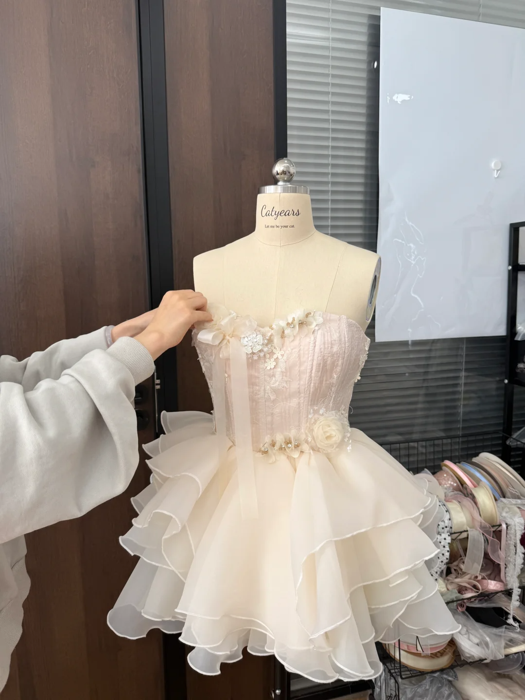 Vestido de fiesta corto de satén rosa, sin tirantes, con apliques de gasa, corte A, para regreso a casa y cumpleaños, GG3093