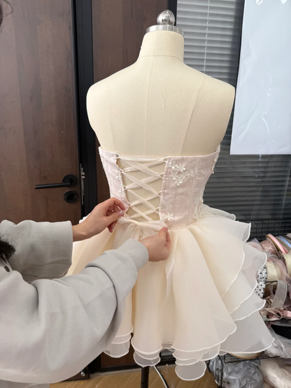 Vestido de fiesta corto de satén rosa, sin tirantes, con apliques de gasa, corte A, para regreso a casa y cumpleaños, GG3093